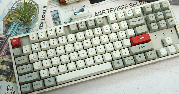 프로(Pro)들도 반하는 바나나맛. 키크론 K8 PRO 레트로 키보드